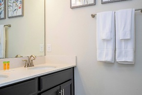 Stunning 4Bd With Pool At Storey Lake Resort 4821