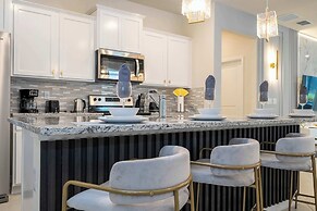 Stunning 7Bd Jacuzzi Pool & Close To Disney @ Windsor Cay 16217