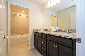 Stunning 7Bd Jacuzzi Pool & Close To Disney @ Windsor Cay 16217