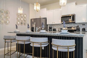 Stunning 7Bd Jacuzzi Pool & Close To Disney @ Windsor Cay 16217