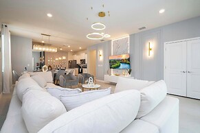 Stunning 7Bd Jacuzzi Pool & Close To Disney @ Windsor Cay 16217