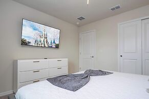 Stunning 7Bd Jacuzzi Pool & Close To Disney @ Windsor Cay 16217