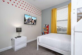 Stunning Game Room & Pool Jacuzzi Storey Lake 2799