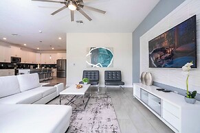 Stunning Game Room & Pool Jacuzzi Storey Lake 2799