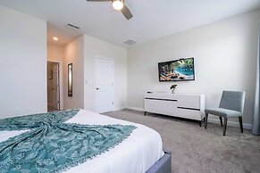 Stunning Game Room & Pool Jacuzzi Storey Lake 2799