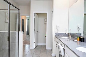 Stunning Game Room & Pool Jacuzzi Storey Lake 2799