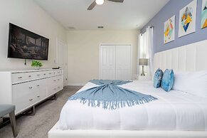 Stunning Game Room & Pool Jacuzzi Storey Lake 2799