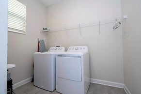 Stunning Game Room & Pool Jacuzzi Storey Lake 2799