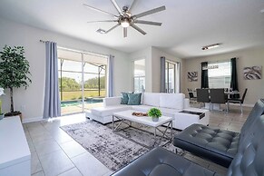 Stunning Game Room & Pool Jacuzzi Storey Lake 2799