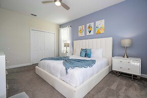 Stunning Game Room & Pool Jacuzzi Storey Lake 2799