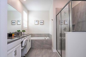 Stunning Game Room & Pool Jacuzzi Storey Lake 2799