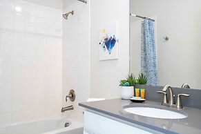 Stunning Game Room & Pool Jacuzzi Storey Lake 2799