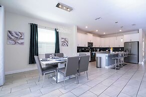 Stunning Game Room & Pool Jacuzzi Storey Lake 2799