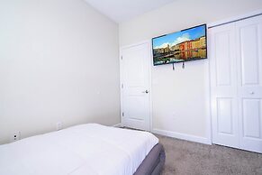 Stunning Game Room & Pool Jacuzzi Storey Lake 2799