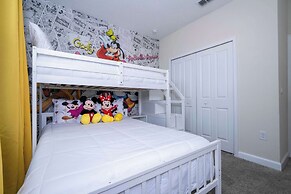 Stunning Game Room & Pool Jacuzzi Storey Lake 2799