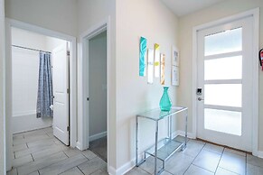 Stunning Game Room & Pool Jacuzzi Storey Lake 2799