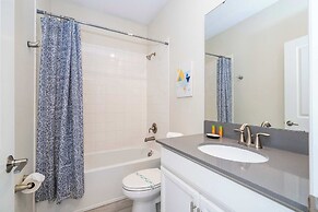 Stunning Game Room & Pool Jacuzzi Storey Lake 2799