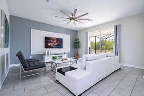 Stunning Game Room & Pool Jacuzzi Storey Lake 2799