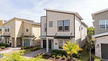 Stunning Game Room & Pool Jacuzzi Storey Lake 2799