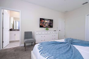 Stunning Game Room & Pool Jacuzzi Storey Lake 2799