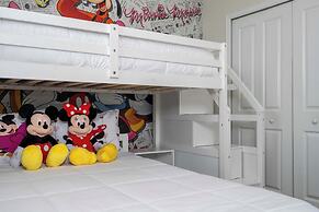 Stunning Game Room & Pool Jacuzzi Storey Lake 2799