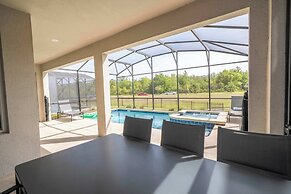 Stunning Game Room & Pool Jacuzzi Storey Lake 2799
