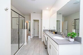 Stunning Game Room & Pool Jacuzzi Storey Lake 2799