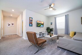 Stunning Game Room & Pool Jacuzzi Storey Lake 2799