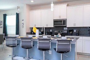 Stunning Game Room & Pool Jacuzzi Storey Lake 2799