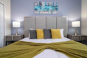 Stunning Game Room & Pool Jacuzzi Storey Lake 2799