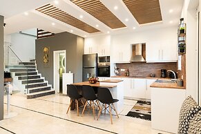 Superb Villa - Private Pool Jacuzzi Sauna Gym