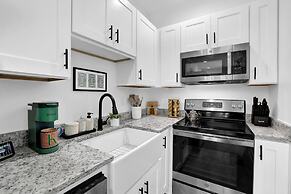 The Business Bungalow-5 Mins From Airport