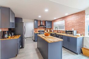 Cozy Family Haven in Sparks - Pet Friendly - Fenced Yard