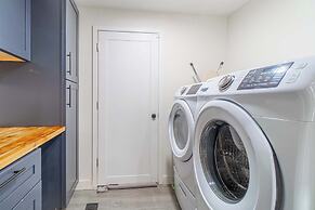 Cozy Family Haven in Sparks - Pet Friendly - Fenced Yard