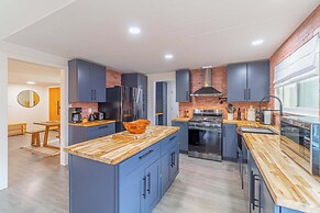 Cozy Family Haven in Sparks - Pet Friendly - Fenced Yard