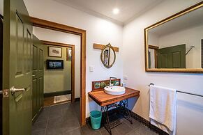 The Spotted Cow City Fringe Pet-friendly