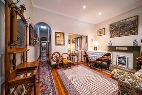 The Spotted Cow City Fringe Pet-friendly