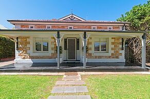 Charming 3BR Sandstone Haven