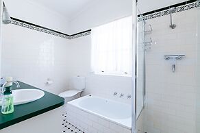 Charming 3BR Sandstone Haven