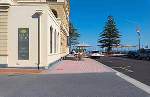 Lovely Beachside Largs Bay