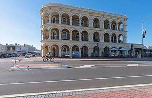 Lovely Beachside Largs Bay