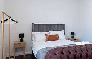 Lovely Beachside Largs Bay