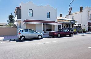 Lovely Beachside Largs Bay