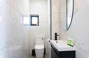 Lovely Beachside Largs Bay