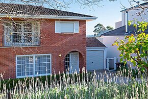 Cityscape Charm in Wattle Park