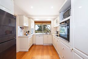 Cityscape Charm in Wattle Park