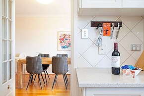 Cityscape Charm in Wattle Park