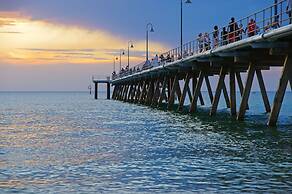 Beachfront Serenity in Glenelg
