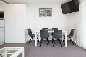 Beachfront Serenity in Glenelg