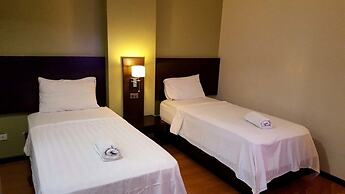 Lorenzzo Suites Hotel